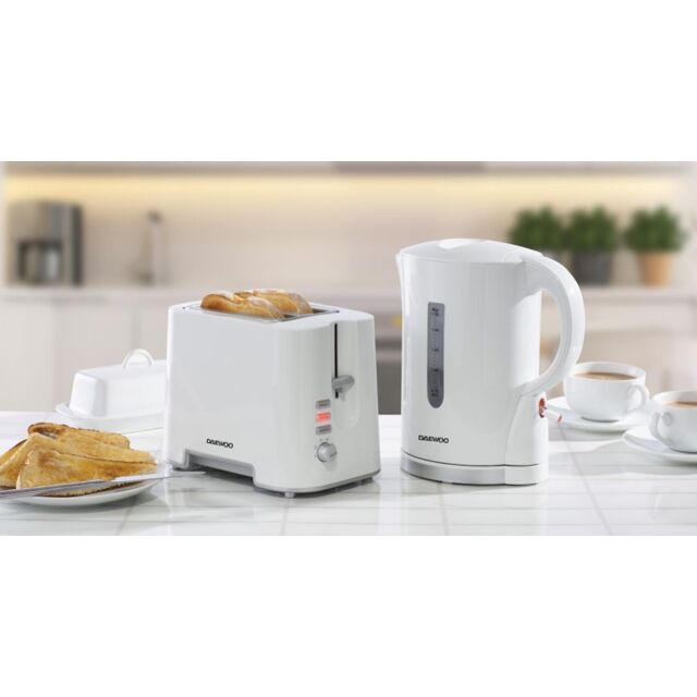 Daewoo SDA1650GE 1.7L 2200W White Plastic Kettle with Chrome Band