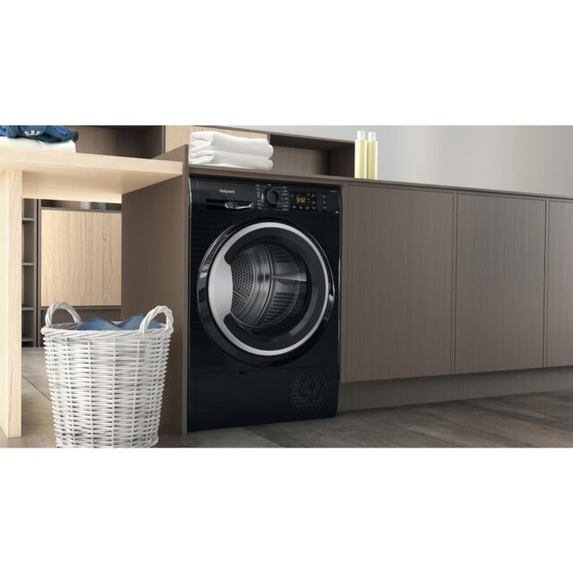 Hotpoint NT M11 82BSK UK Freestanding 8kg Heat Pump Tumble Dryer - Black