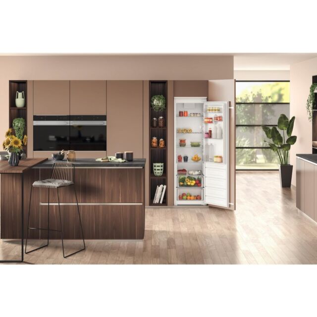 Hotpoint HTSD18A011A1 Integrated Fridge