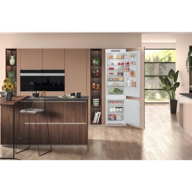 Hotpoint HTC20 T322 UK Total No Frost Integrated Fridge Freezer