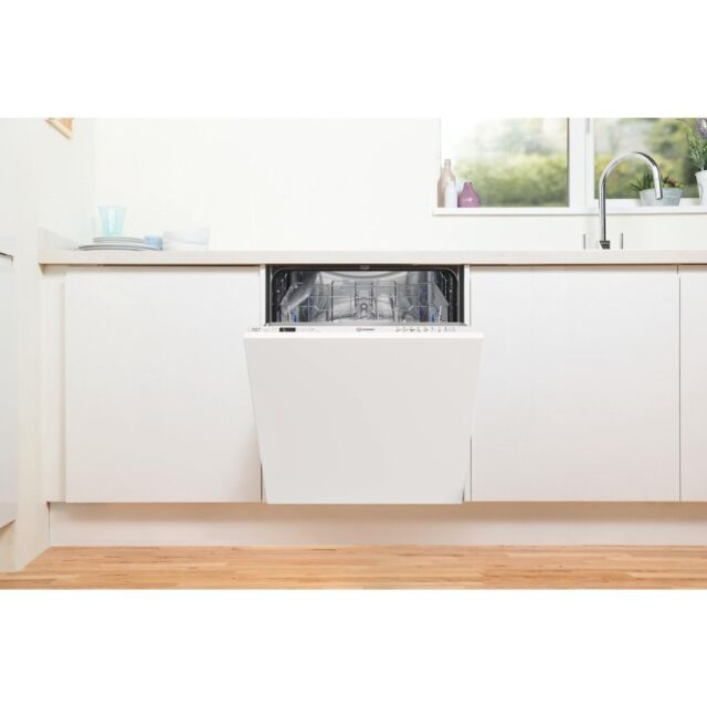 Indesit D2I HD526 UK Integrated 60cm Dishwasher - White
