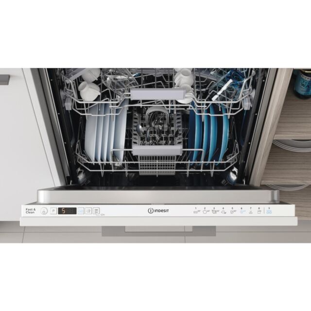 Indesit D2I HD526 UK Integrated 60cm Dishwasher - White