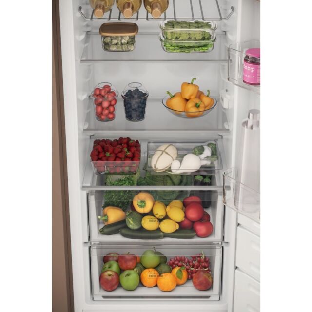 Hotpoint HTSD184011A1 Integrated Fridge