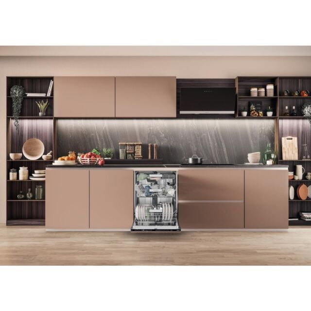 Hotpoint Hydroforce Full Size Built In Dishwasher - 14 Place Setting - C Rated - H8I HP42 L UK