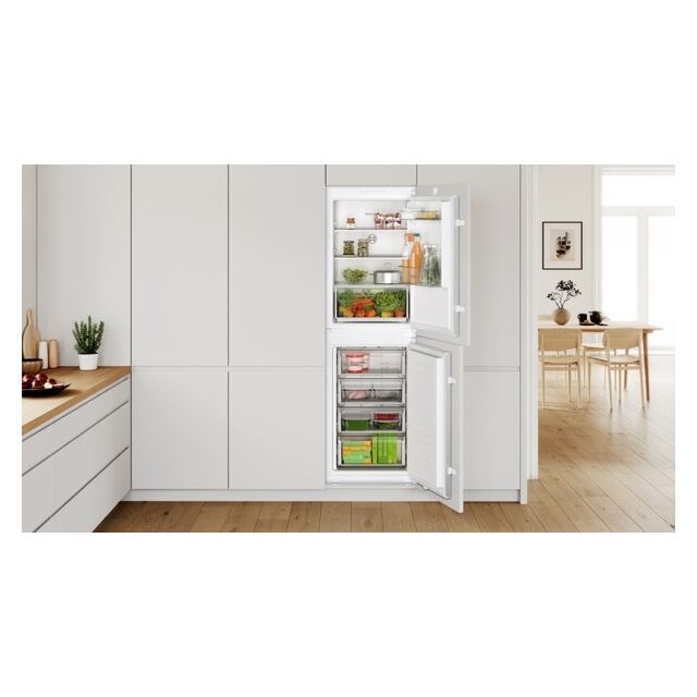 Bosch KIN85NSF0G, Built-in fridge-freezer with freezer at bottom